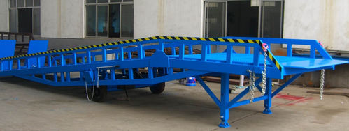 移動(dòng)式登車橋?yàn)槭裁丛谂_面鋪鋼板呢